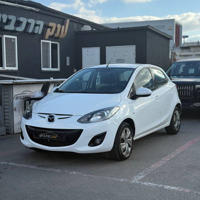 MAZDA 2