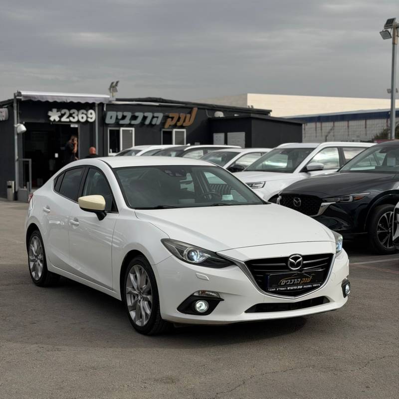 ����MAZDA 3