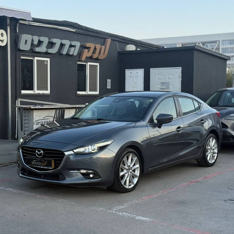 MAZDA 3