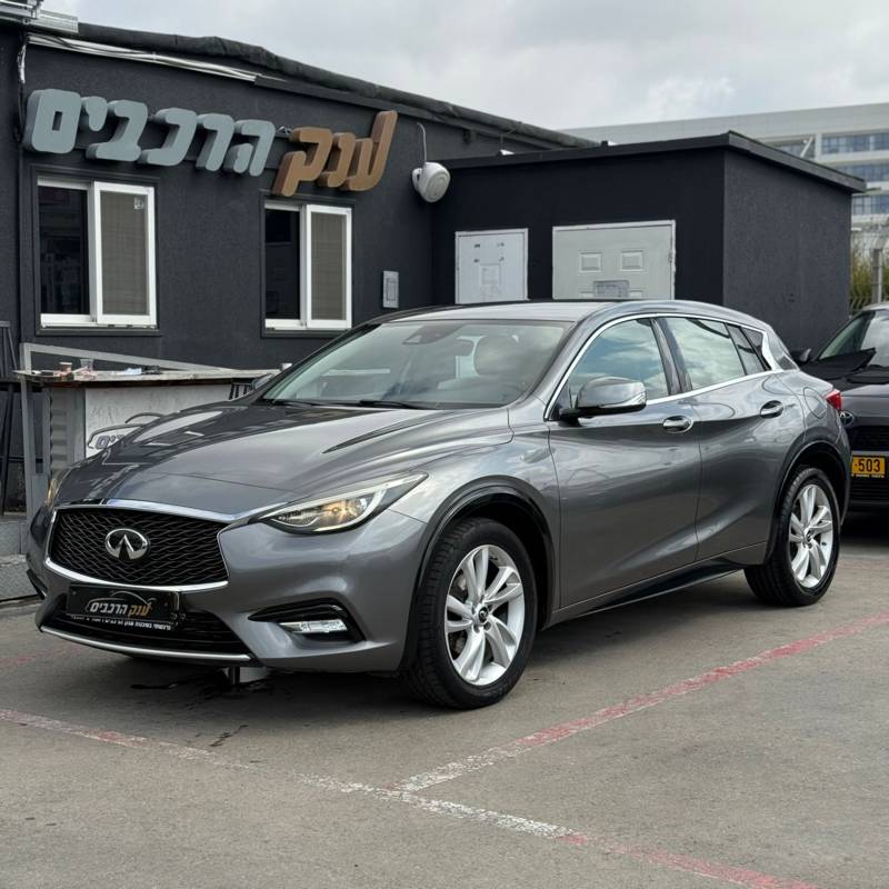  / Nissan Q30