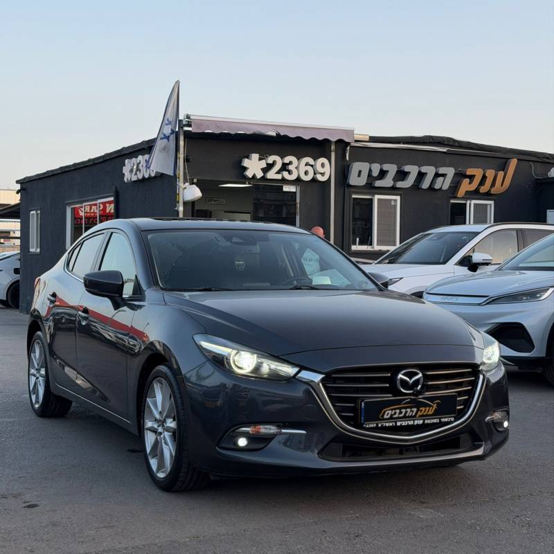 ����MAZDA 3