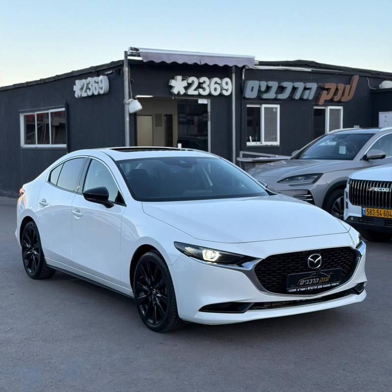 ����MAZDA 3