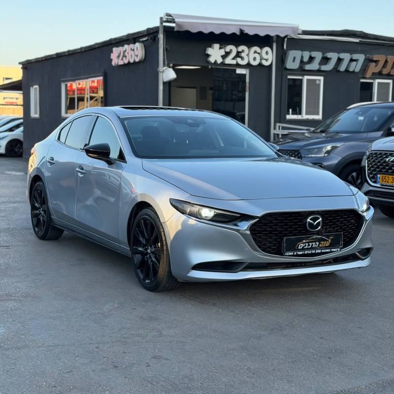 ����MAZDA 3