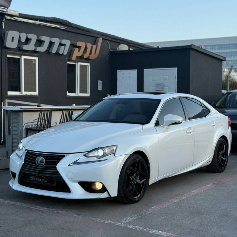 LEXUS IS300H
