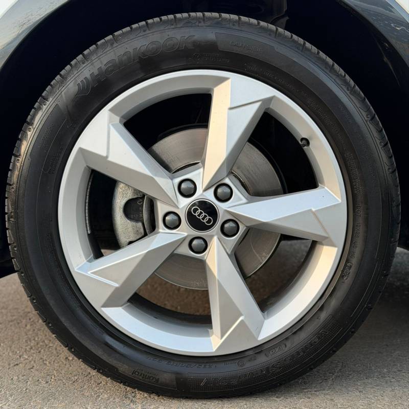 ����� Q3 SPORTBACK - ����� 10