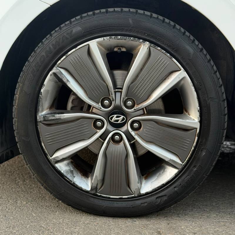 ������ IONIQ HYBRID - ����� 10