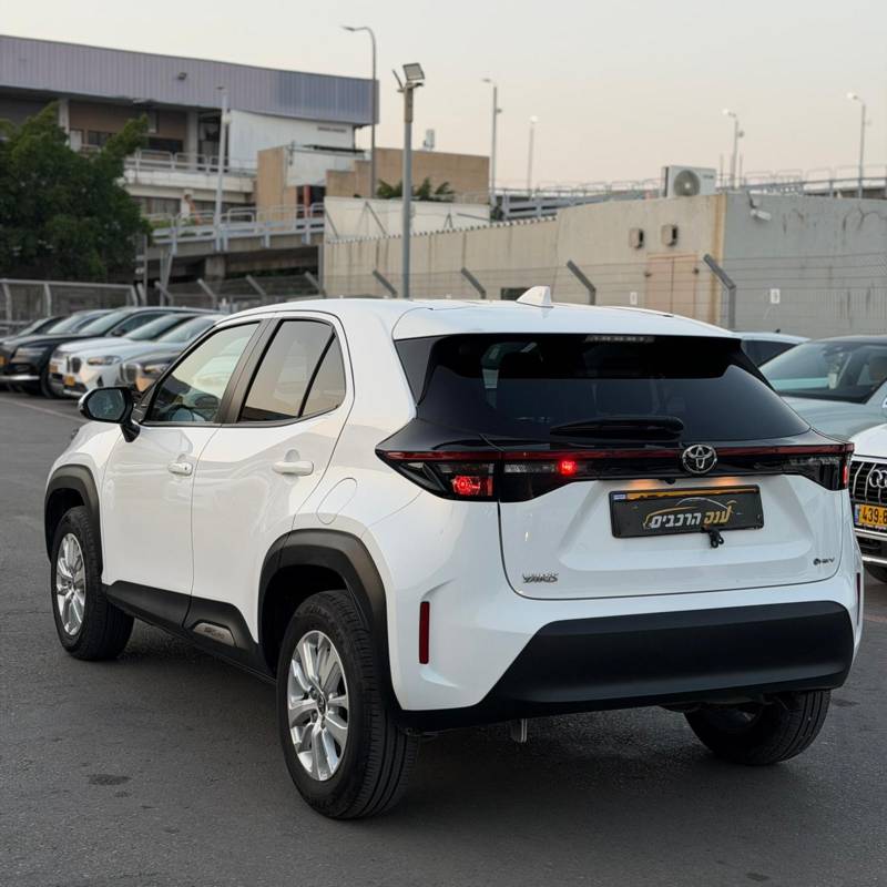 ������ YARIS CROSS HSD - ����� 2