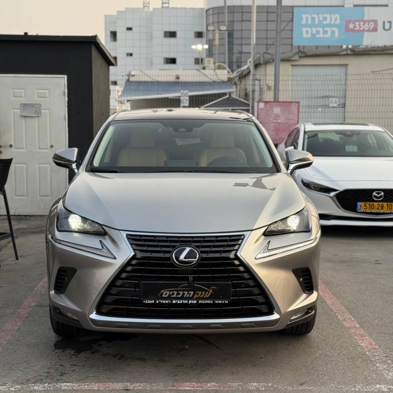 LEXUS NX300H -  2