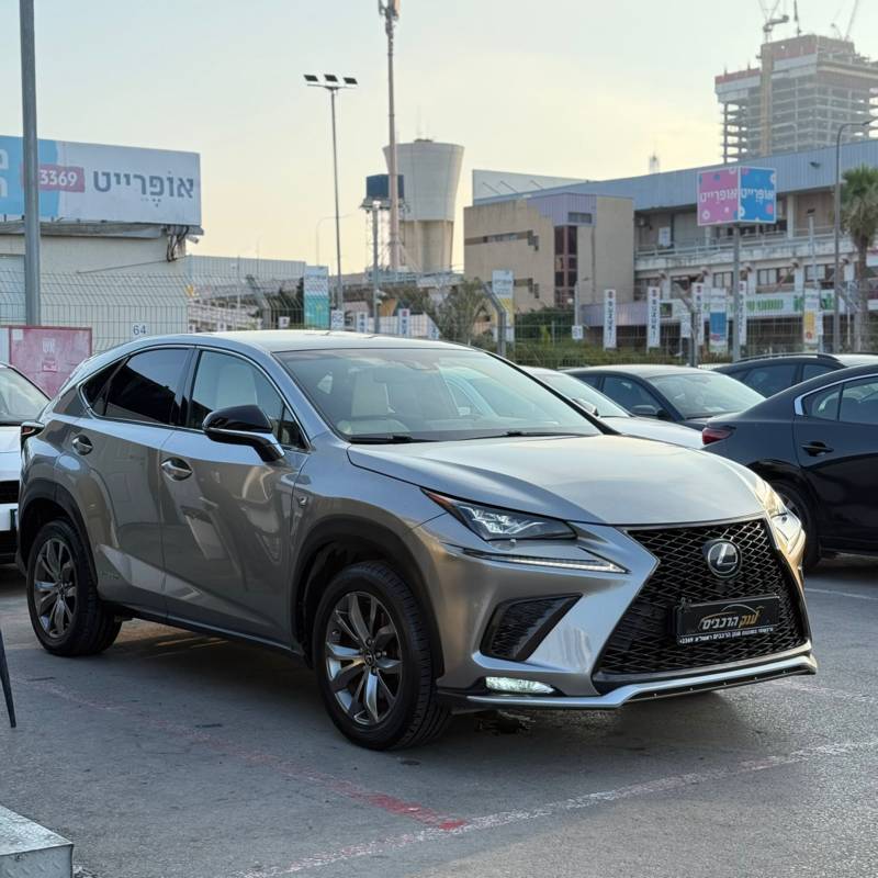  LEXUS NX300H -  2