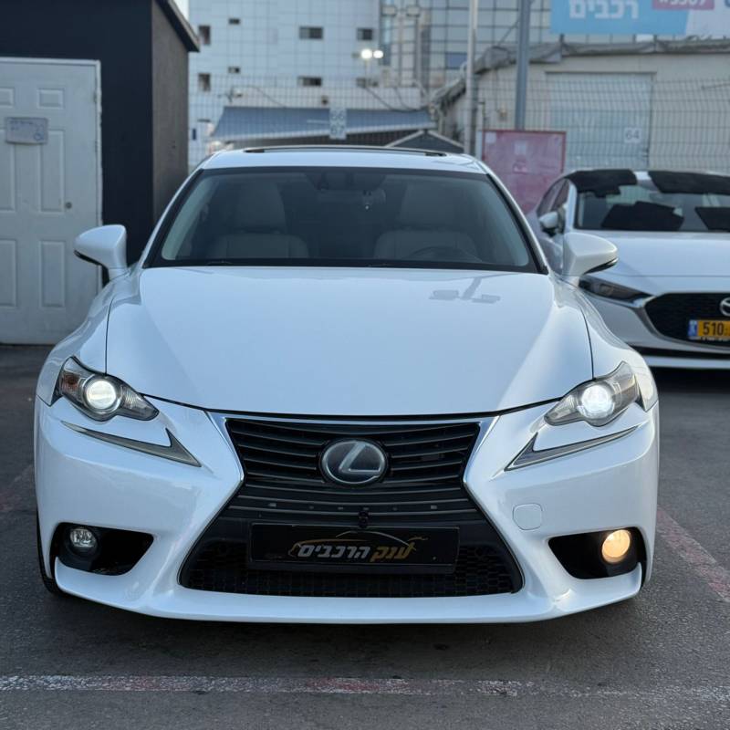  LEXUS IS300H -  2