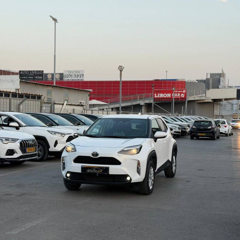 ������ YARIS CROSS HSD - ����� 3