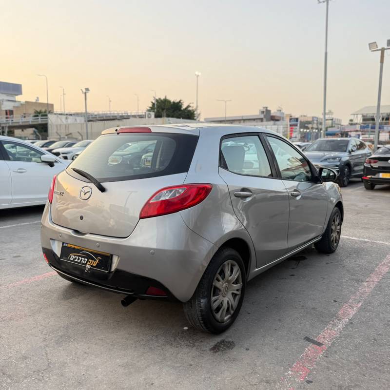  MAZDA 2 -  3