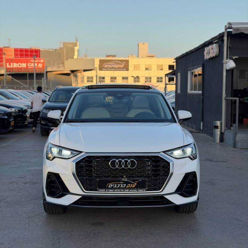 ����� Q3 SPORTBACK - ����� 3
