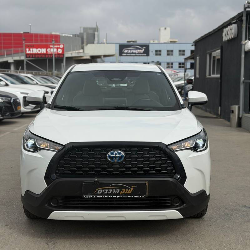 ������ COROLLA CROSS - ����� 3