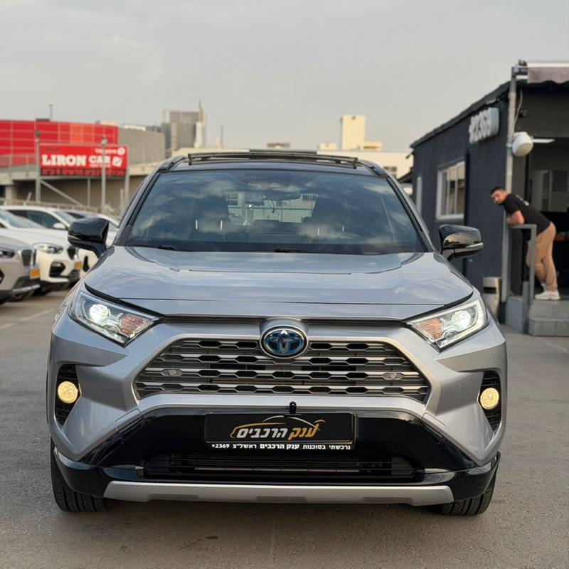 ������ RAV 4 HYBRID - ����� 3