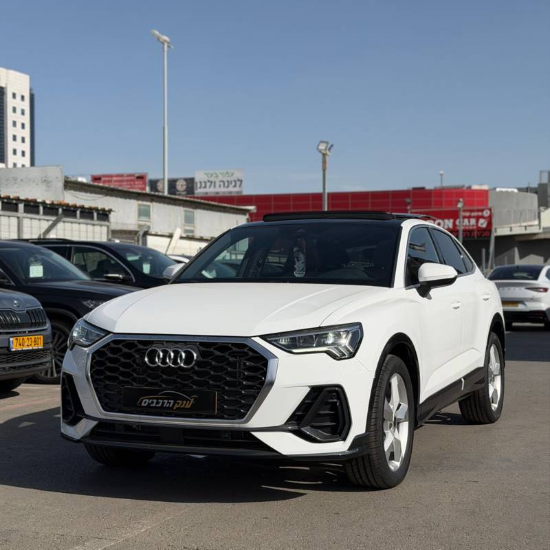 ����� Q3 SPORTBACK - ����� 3