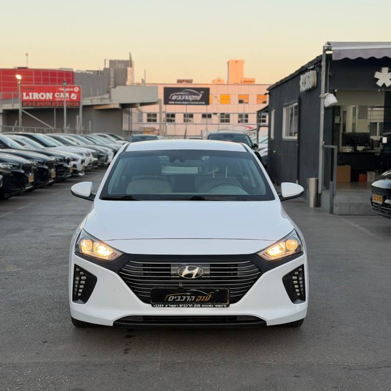 ������ IONIQ HYBRID - ����� 3