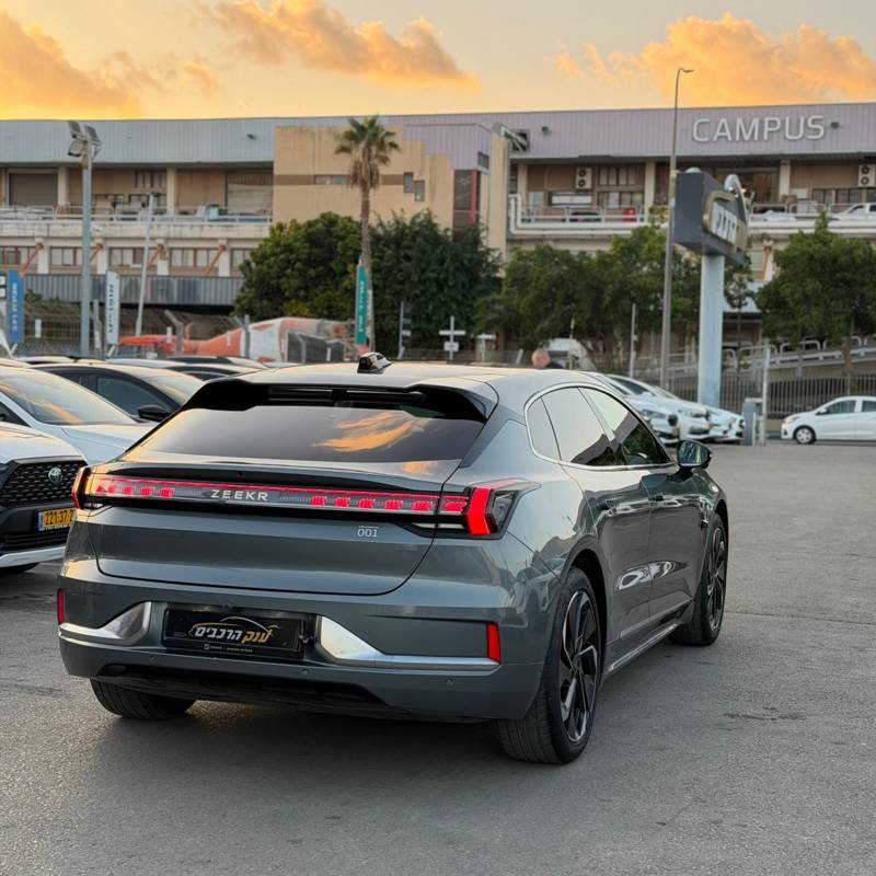 ���� ZEEKR 001 - ����� 3