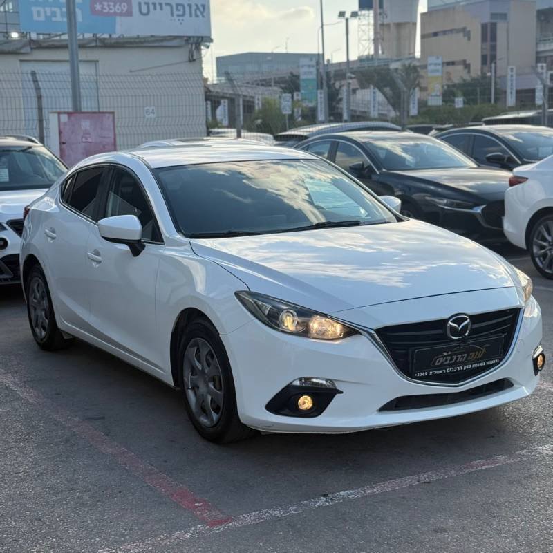  MAZDA 3 -  3