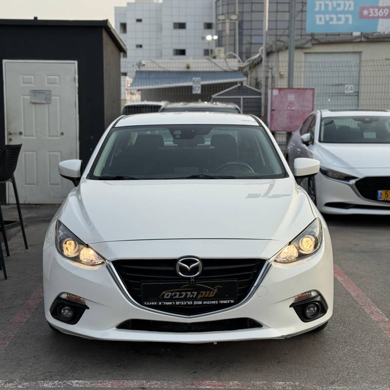 MAZDA 3 -  3