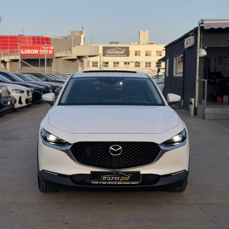 ���� MAZDA CX-30 - ����� 3