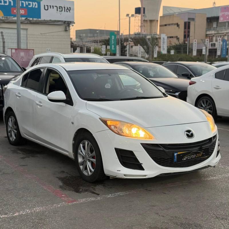  MAZDA 3 -  3