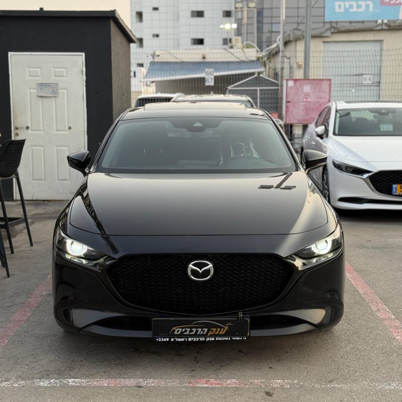  MAZDA 3 -  3