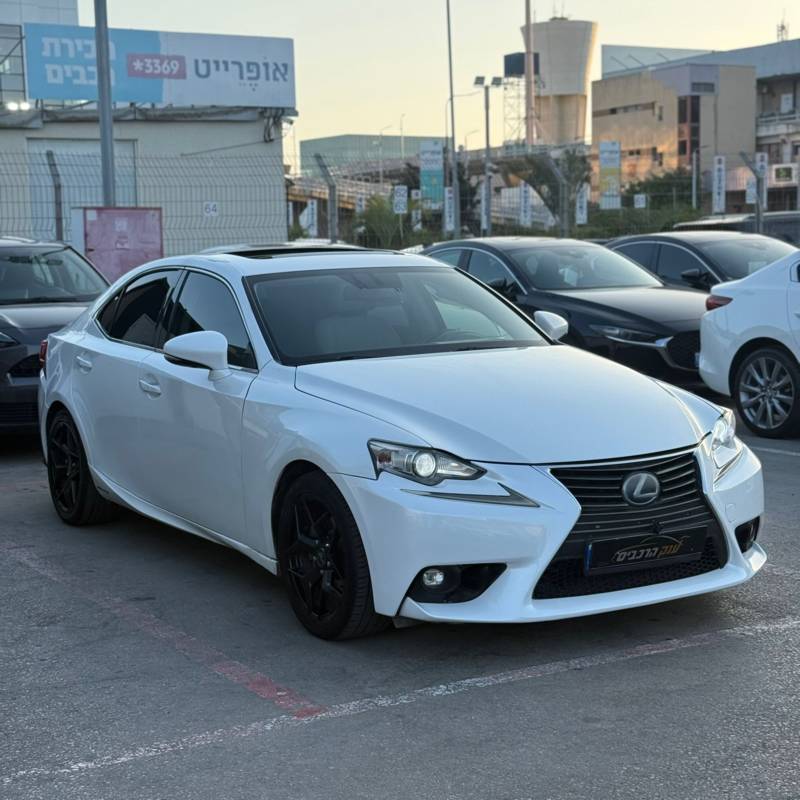  LEXUS IS300H -  3