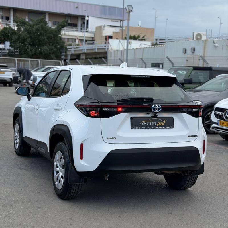 ������ YARIS CROSS HSD - ����� 4