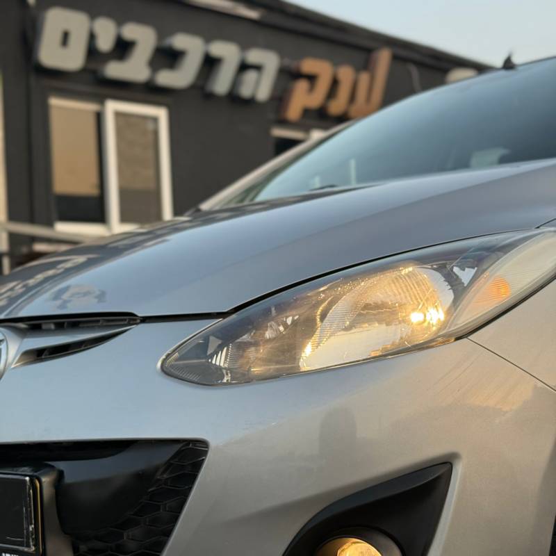  MAZDA 2 -  4