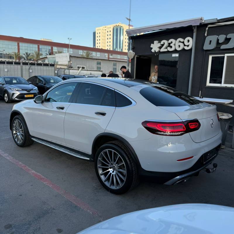 GLC300 E 4MATIC -  4
