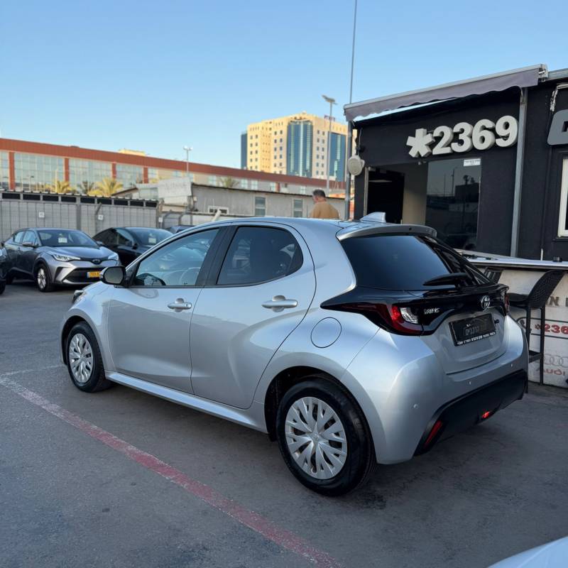 YARIS -  4