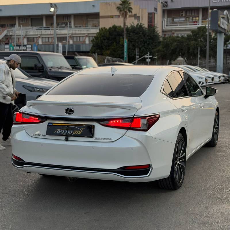 ����� LEXUS ES300H - ����� 4