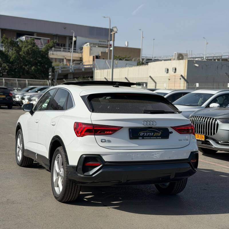 ����� Q3 SPORTBACK - ����� 4