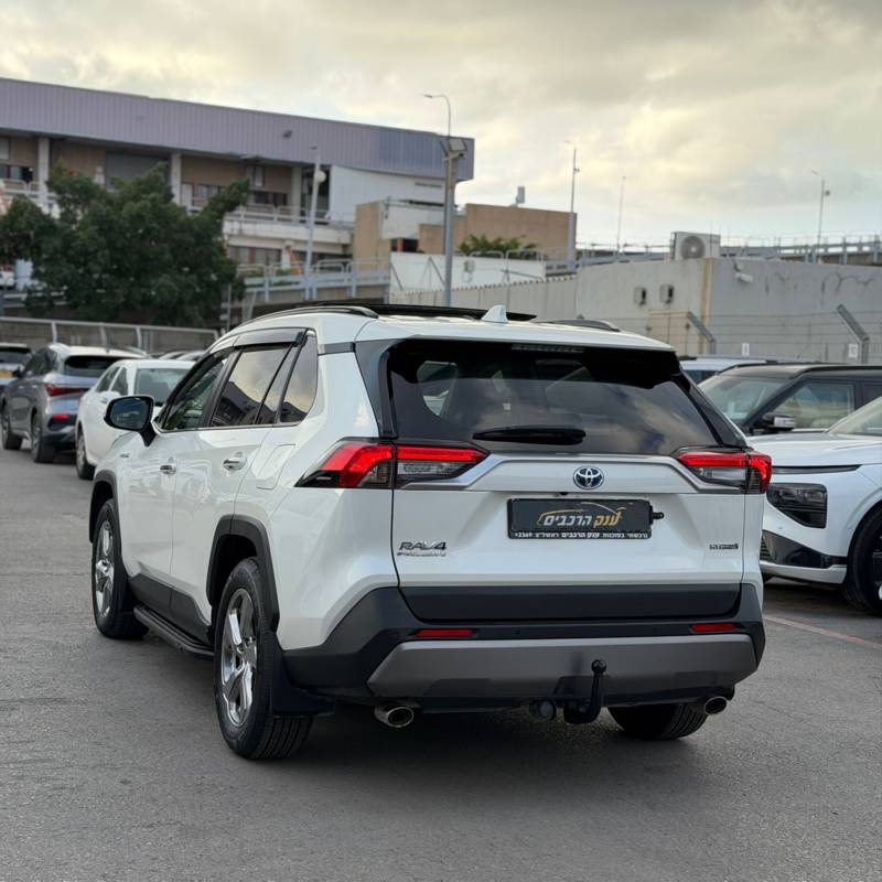 ������ RAV 4 HYBRID - ����� 4