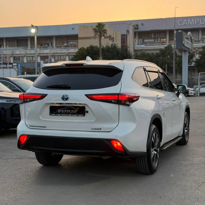 ������ HIGHLANDER - ����� 4