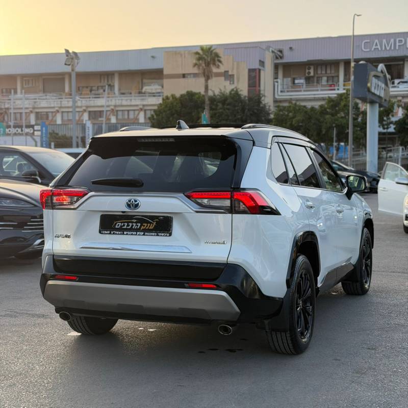 ������ RAV 4 HYBRID - ����� 4