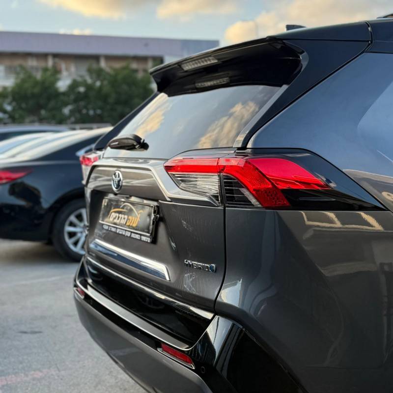  RAV 4 HYBRID -  4