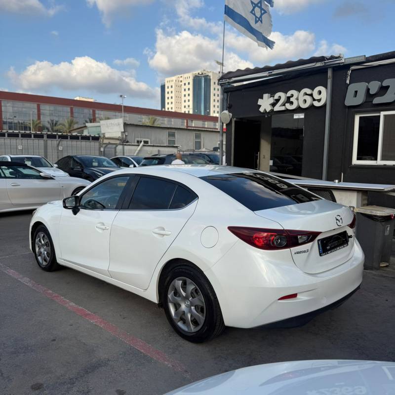  MAZDA 3 -  4