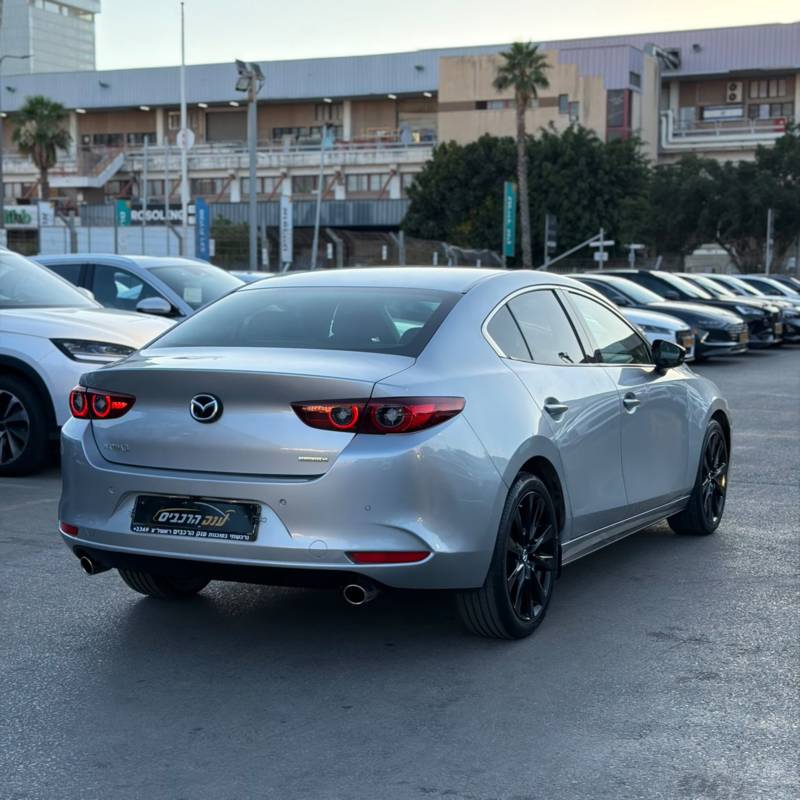 ���� MAZDA 3 - ����� 4
