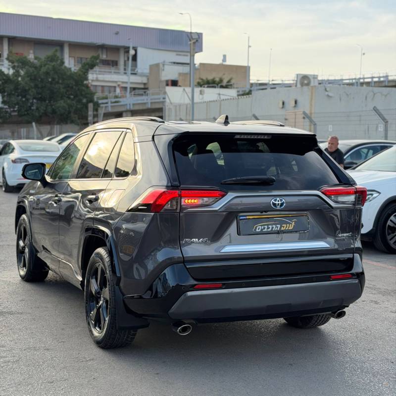 ������ RAV 4 HYBRID - ����� 4
