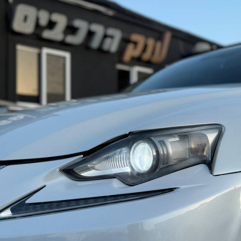  LEXUS IS300H -  4