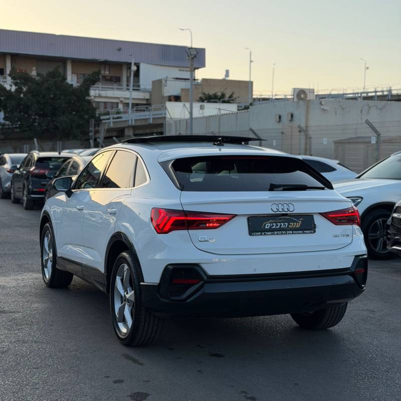 ����� Q3 SPORTBACK - ����� 5