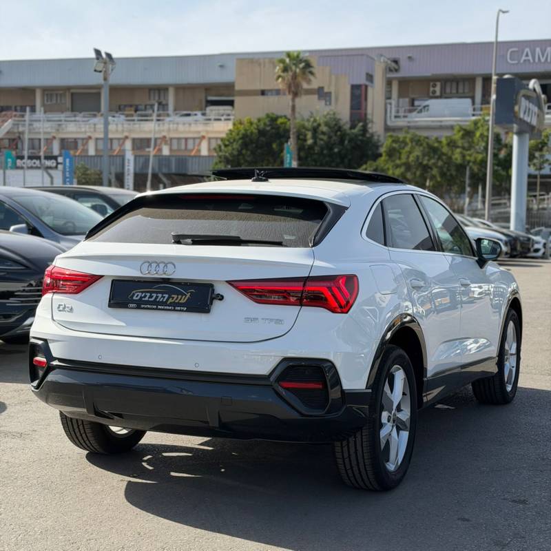 ����� Q3 SPORTBACK - ����� 5