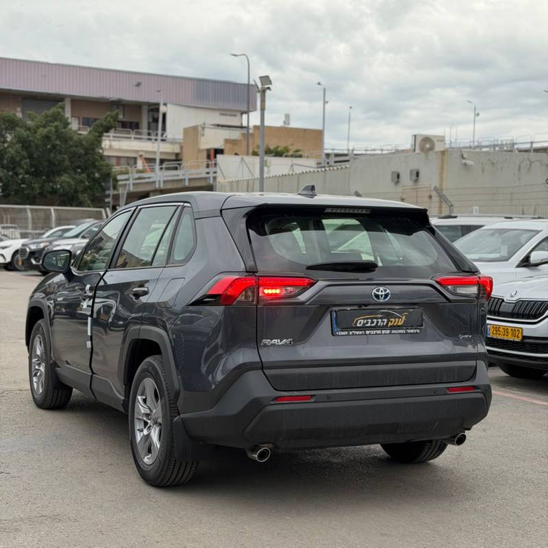 ������ RAV 4 HYBRID - ����� 5