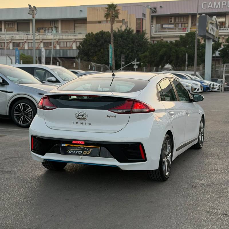 ������ IONIQ HYBRID - ����� 5