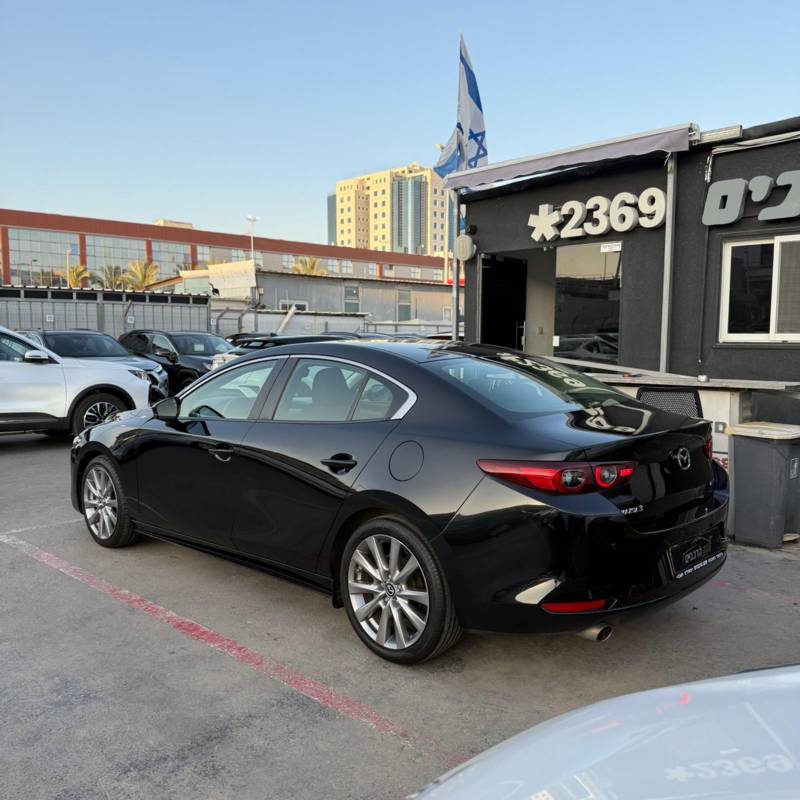  MAZDA 3 -  5