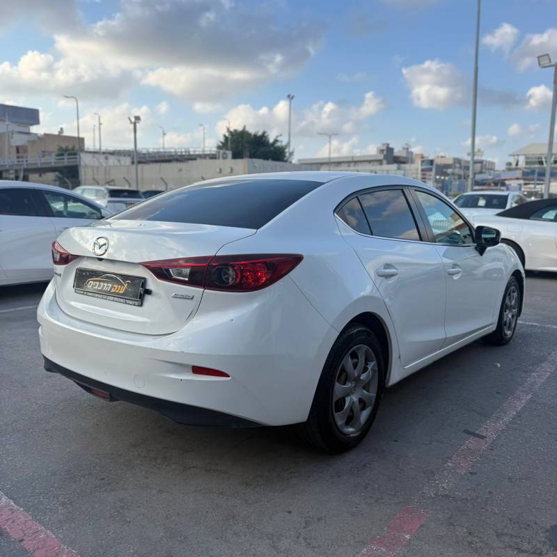  MAZDA 3 -  5