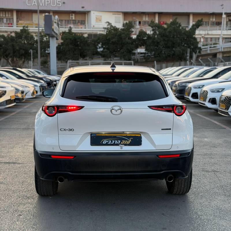 ���� MAZDA CX-30 - ����� 5