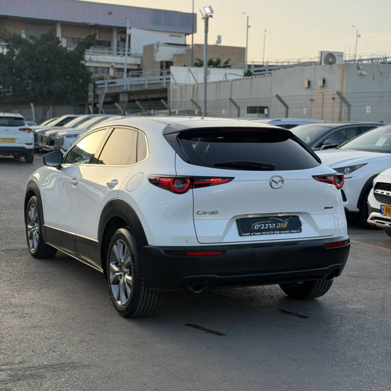 ���� MAZDA CX-30 - ����� 5